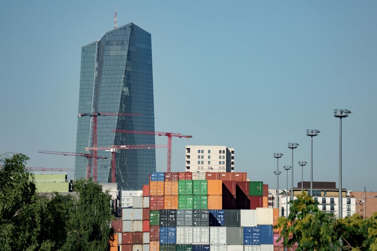 ECB Maintains Steady Course Amid Global Trade Uncertainties and Inflation Pressures