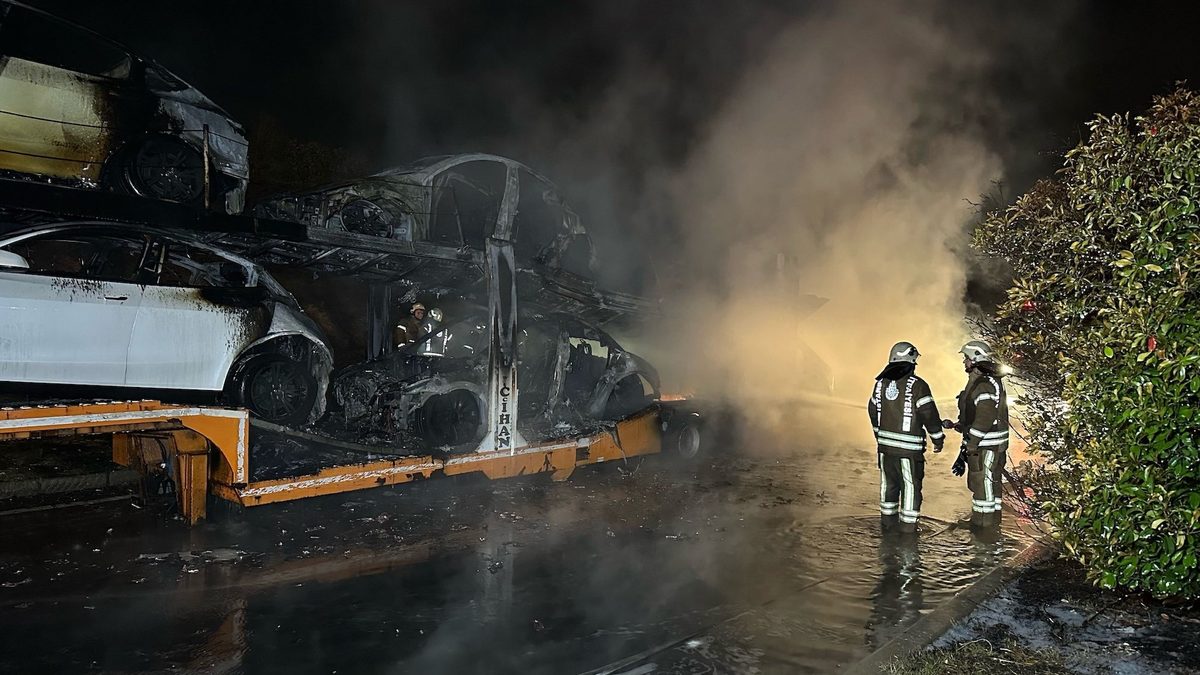 New Lithium Battery Prototype Suppresses Fires, Reaching 428°C Without Ignition