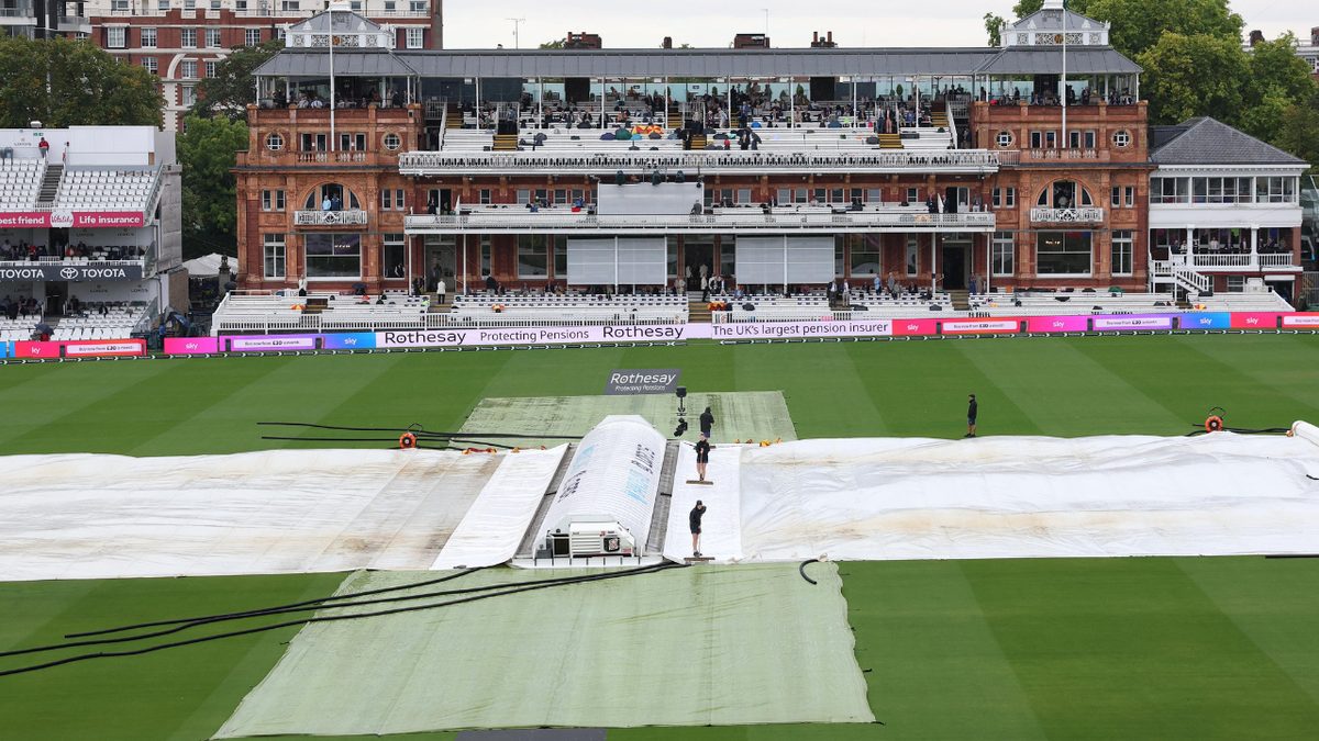 Cricket Controversy: Umpires Abandon Play Despite Improving Weather, Fans and Pundits Outraged