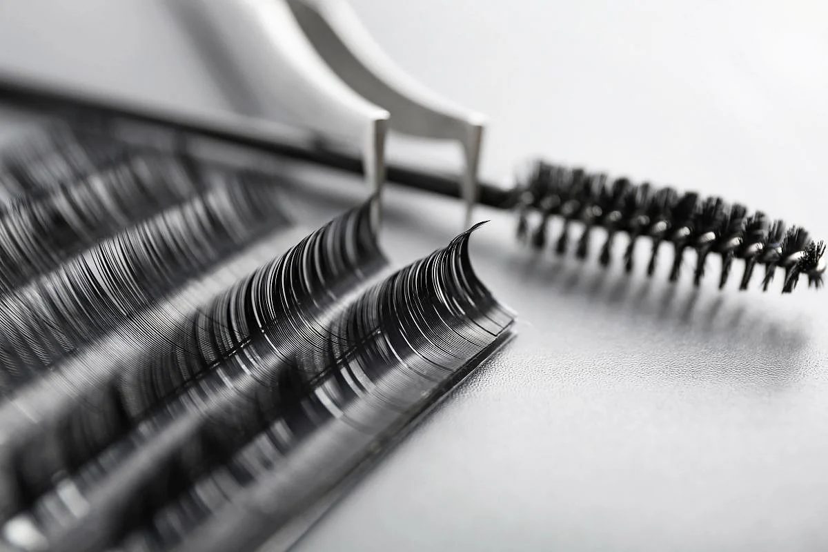 Eyelash Extensions Linked to 96% Mite Infestation Rate in Study