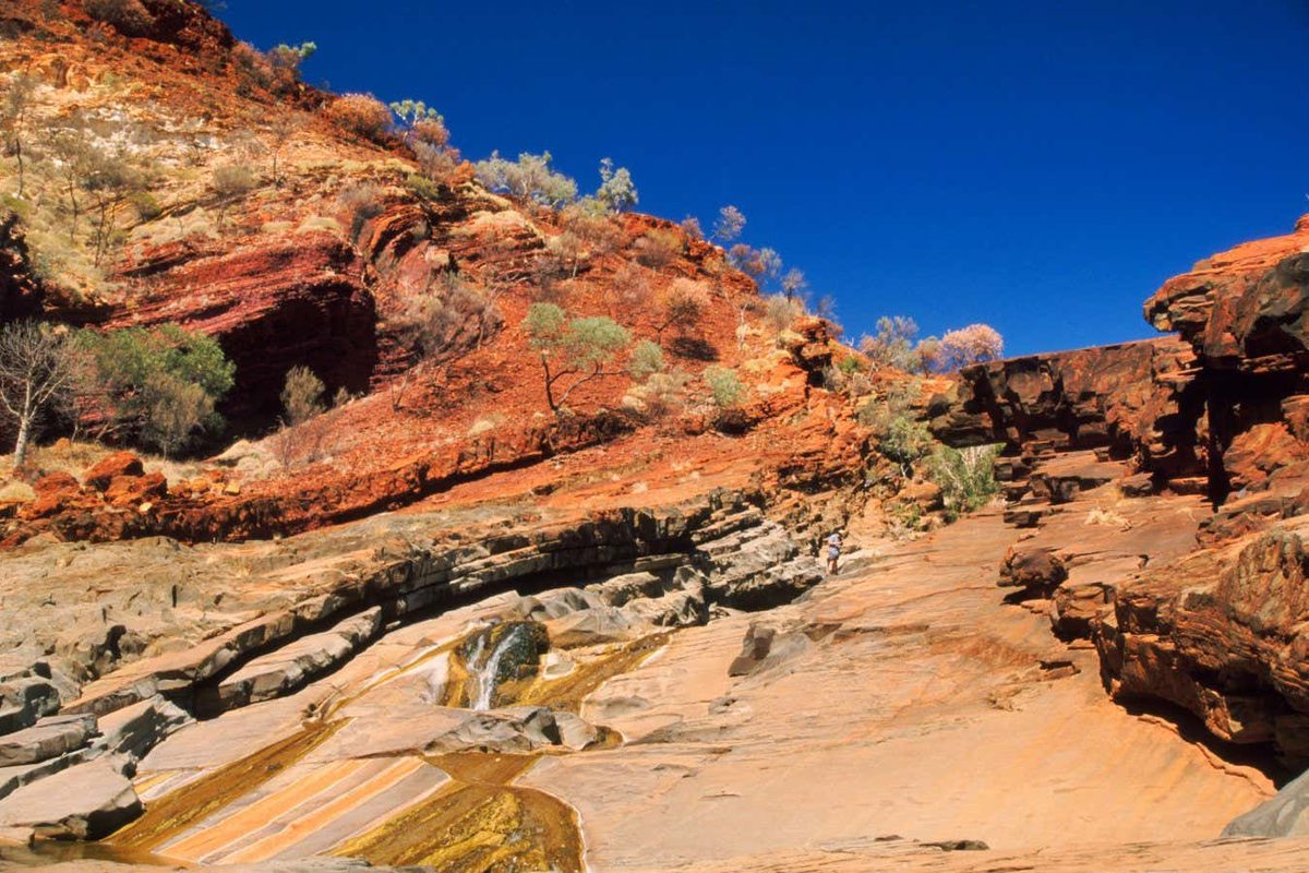 New Evidence Pushes Back Onset of Plate Tectonics to 3.5 Billion Years Ago